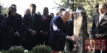 MHP Genel Başkanı Bahçeli, Alparslan Türkeş'in kabrini ziyaret etti