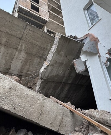 Nevşehir'de çöken istinat duvarı, öndeki apartmanda hasar oluşturdu