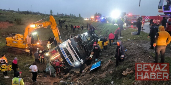Malatya'da otobüsün şarampole devrilmesi sonucu 4 kişi öldü, 15 kişi yaralandı