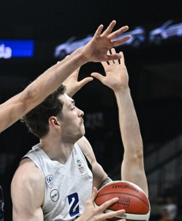 Türkiye Sigorta Basketbol Süper Ligi play-off çeyrek finalinde Anadolu Efes seride 1-0 öne geçti