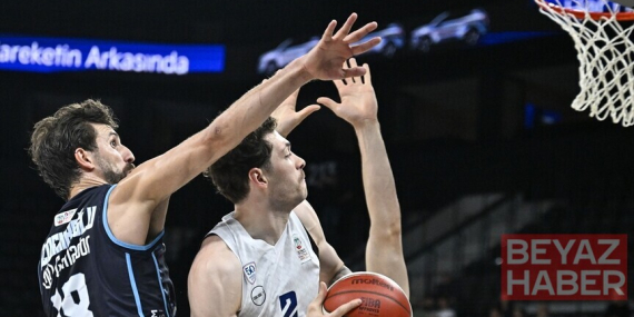Türkiye Sigorta Basketbol Süper Ligi play-off çeyrek finalinde Anadolu Efes seride 1-0 öne geçti