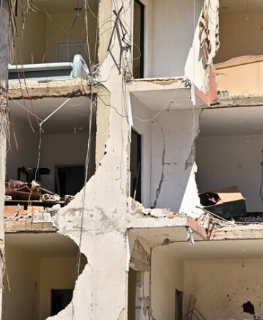 İsrail'in Lübnan'ın güneyindeki 4 bölgeye düzenlediği hava saldırılarında 15 kişi hayatını kaybetti