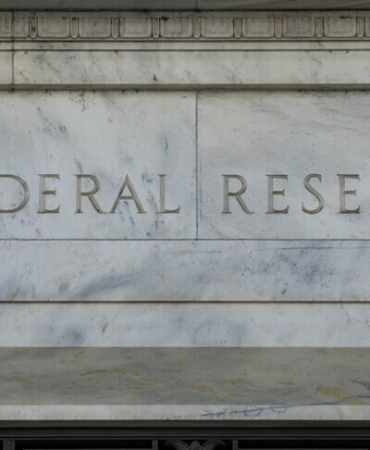 Fed, Kevin Warsh göreve başlayana kadar Jerome Powell'ı geçici başkan olarak atadı