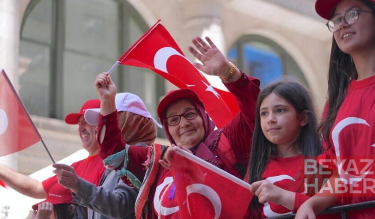 New York'ta 43. Türk Günü Yürüyüşü coşkuyla kutlandı