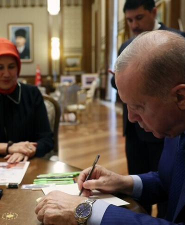 Cumhurbaşkanı Erdoğan, Türk Kızılaya kurban bağışında bulundu