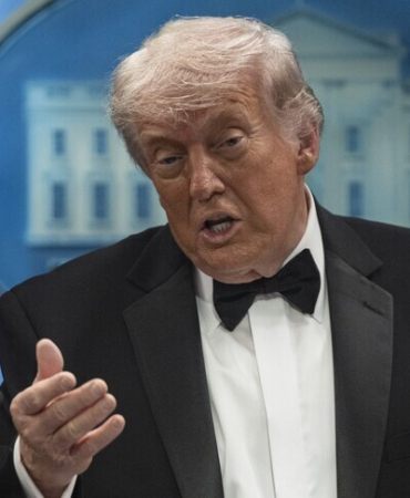 ABD Başkanı Trump, İran'da "her şeyi iki günde yerle bir edebileceklerini" iddia etti
