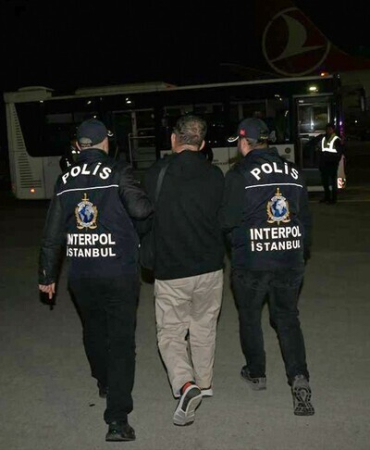 Adana'daki depremde 40 kişinin hayatını kaybettiği binanın firari müteahhidi Türkiye'ye iade edildi