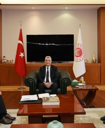 Bakan Bolat, Rusya'nın Ankara Büyükelçisi Verşinin'i ağırladı
