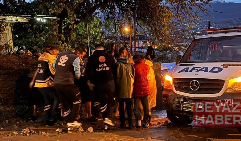 Hatay'da sağanak nedeniyle çöken evdeki 1 kişi hayatını kaybetti