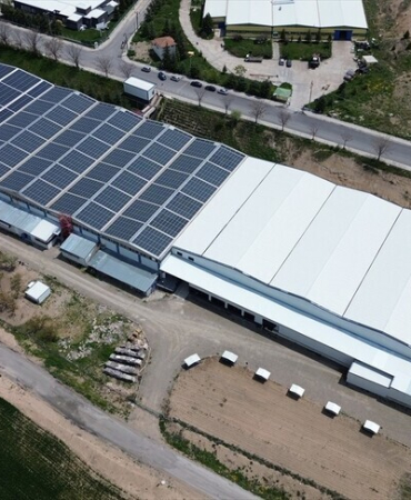 Yozgat'taki çorap fabrikası enerjisini güneşten, suyunun bir kısmını da yağmurdan karşılıyor