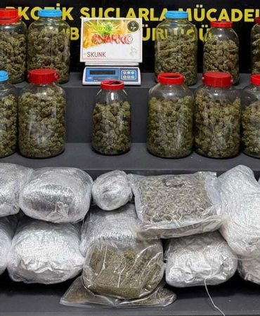 İzmir’de uyuşturucu operasyonu: 60 kilo uyuşturucu ele geçirildi