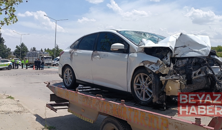 TIR ile otomobil çarpıştı, 1 ölü 4 yaralı