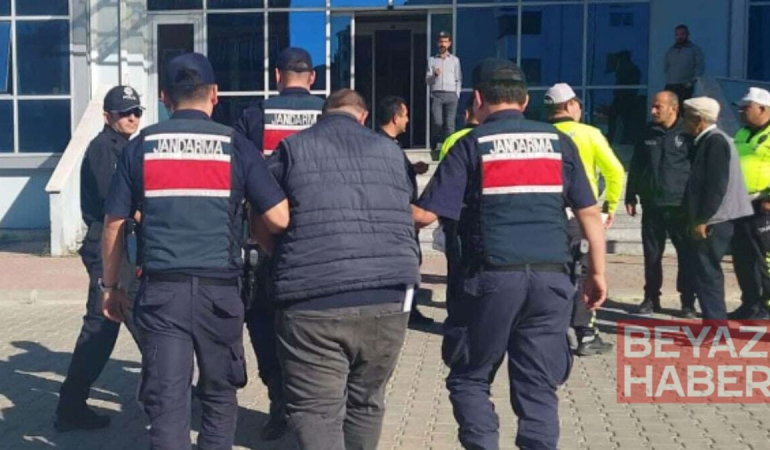 Kaçak göçmenleri taşıyan taksici de firari çıktı
