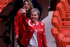 Nimet Hanım üçüncü yılında üçüncü partisine geçiyor