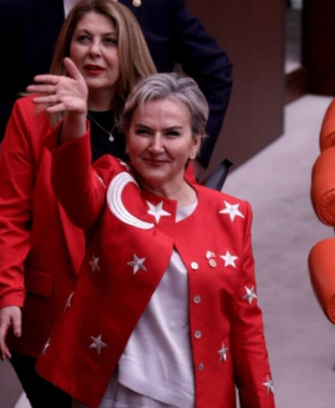 Nimet Hanım üçüncü yılında üçüncü partisine geçiyor