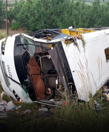 Katliam gibi kaza: Tur minibüsü şarampole yuvarlandı, 5 kişi öldü
