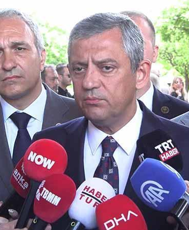 Özgür Özel: Olağanüstü kurultay için imza süreci başlatıldı