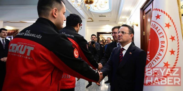 Bakan Gürlek, HSK üyeleri, birim amirleri ve bakanlık personeliyle bayramlaştı
