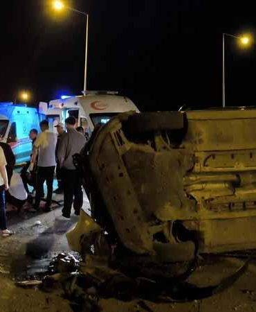 Batman’da düğünden dönen ailenin bulunduğu hafif ticari araç takla attı: 6 yaralı