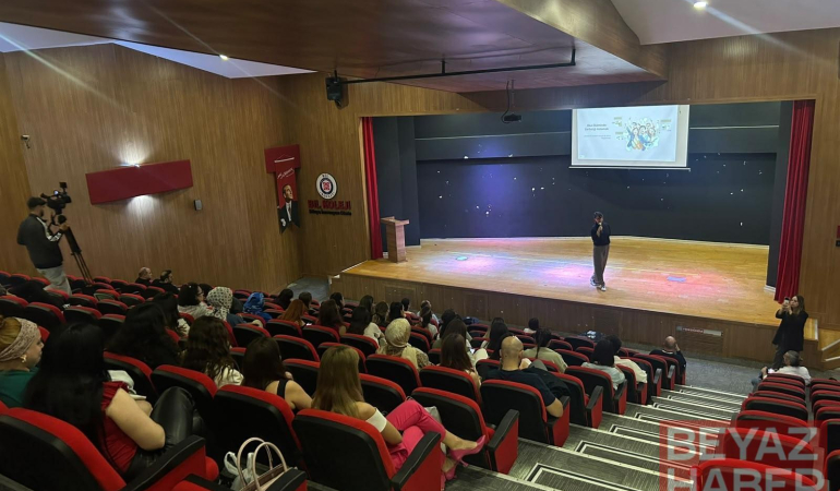 Öğretmenlere akran zorbalığıyla mücadele eğitimi