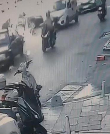 Kağıthane’de hatalı sollama kazası kamerada