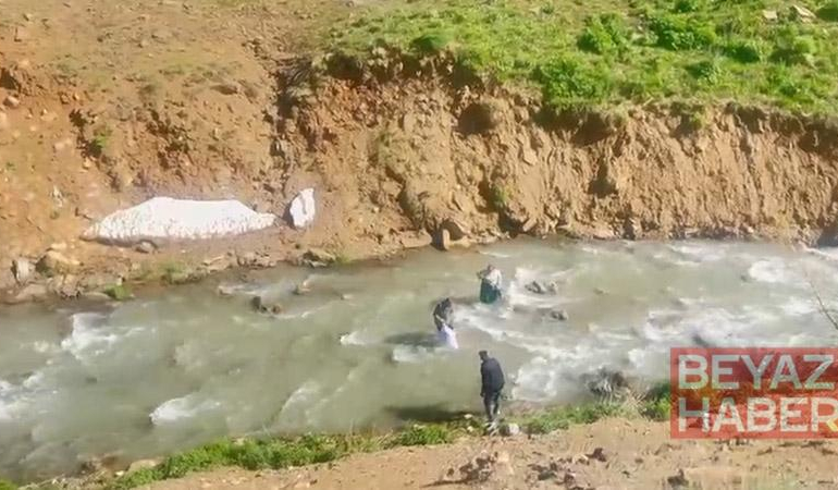 Derede mahsur kaldı, tesadüfen bölgeden geçen Özel İdare ekipleri kurtardı