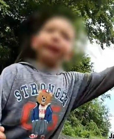 3 yaşındaki kayıp Göktürk ormanda bulundu; jandarmayla sohbet anları kamerada