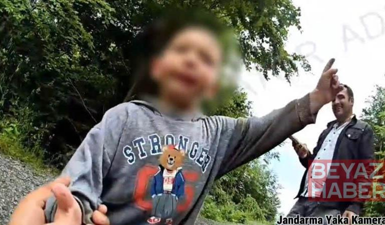 3 yaşındaki kayıp Göktürk ormanda bulundu; jandarmayla sohbet anları kamerada