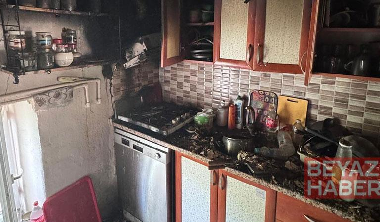 Elektrikli ocaktan çıkan yangın, mutfak eşyaları kullanılamaz hale getirdi