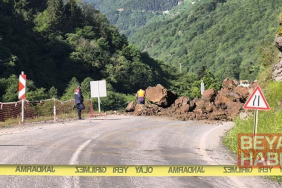 Trabzon-Bayburt kara yolu heyelan nedeniyle ulaşıma kapandı