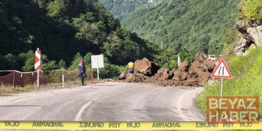 Trabzon-Bayburt kara yolu heyelan nedeniyle ulaşıma kapandı