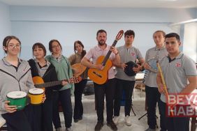 Öğrenciler koro kurdu, farklı kültürleri müzikle buluşturuyorlar
