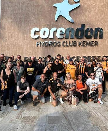 Hull City taraftarları tatil için Antalya’ya geldi
