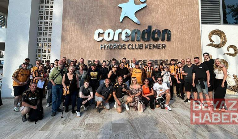 Hull City taraftarları tatil için Antalya’ya geldi