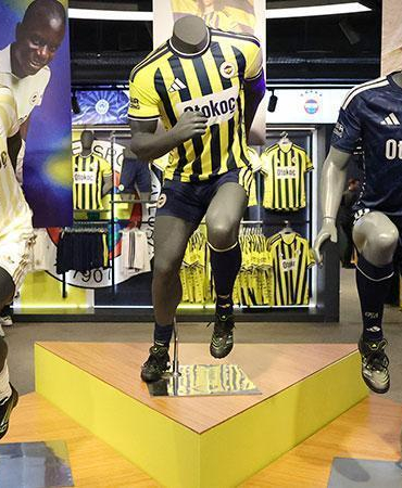 Fenerbahçe, 120’nci yıla özel yeni sezon formalarını tanıttı