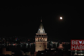 İstanbul’da dolunay seyirlik manzara oluşturdu