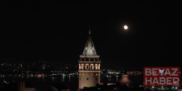 İstanbul’da dolunay seyirlik manzara oluşturdu