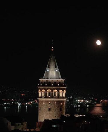 İstanbul’da dolunay seyirlik manzara oluşturdu