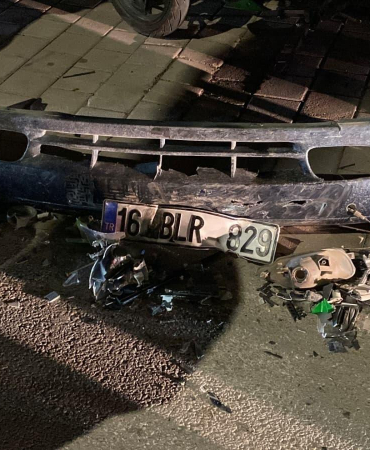 Kaza sonrası kaçan alkollü sürücü, otomobilinin düşen plakasından yakalandı