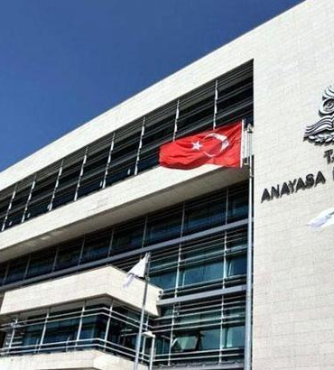 Anayasa Mahkemesi, süresiz nafakaya ilişkin düzenlemeyi oy çokluğuyla iptal etti
