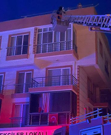 Bodrum katında çıkan yangında 6 kişi dumandan etkilendi