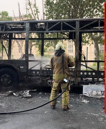 Beykoz’da İETT otobüsü alev alev yandı