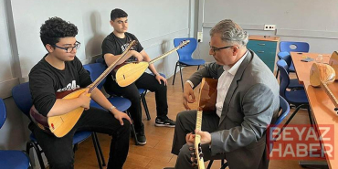 Engel tanımayan öğretmen, bağlamayla öğrencilerine ilham oluyor