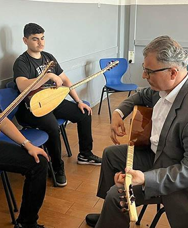 Engel tanımayan öğretmen, bağlamayla öğrencilerine ilham oluyor