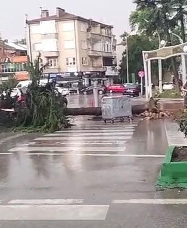 Bursa’da sağanak ve dolu etkili oldu