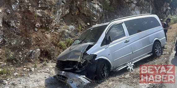 Bodrum’da otomobil ile minibüs çarpıştı: 6 yaralı