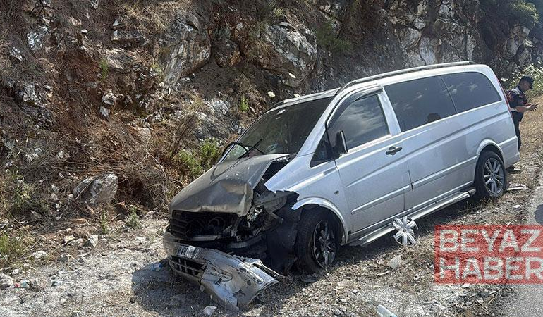 Bodrum’da otomobil ile minibüs çarpıştı: 6 yaralı