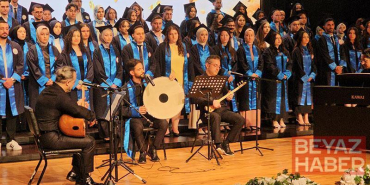 Üniversiteden dereceyle mezun olup, veda konserinde sahne aldı