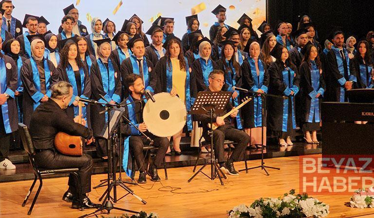 Üniversiteden dereceyle mezun olup, veda konserinde sahne aldı