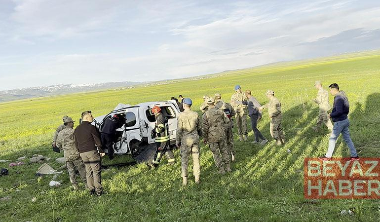 Hafif ticari araç takla attı; 1’i bebek 3 ölü, 4 yaralı